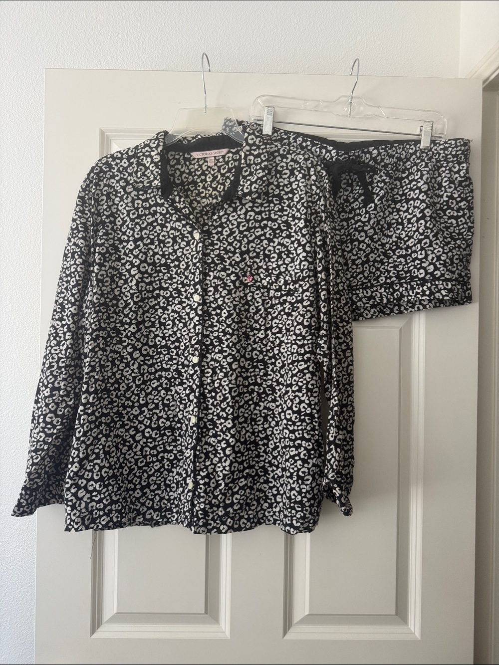 Victoria’s Secret Black & White Leopard Print Pajama Set size L